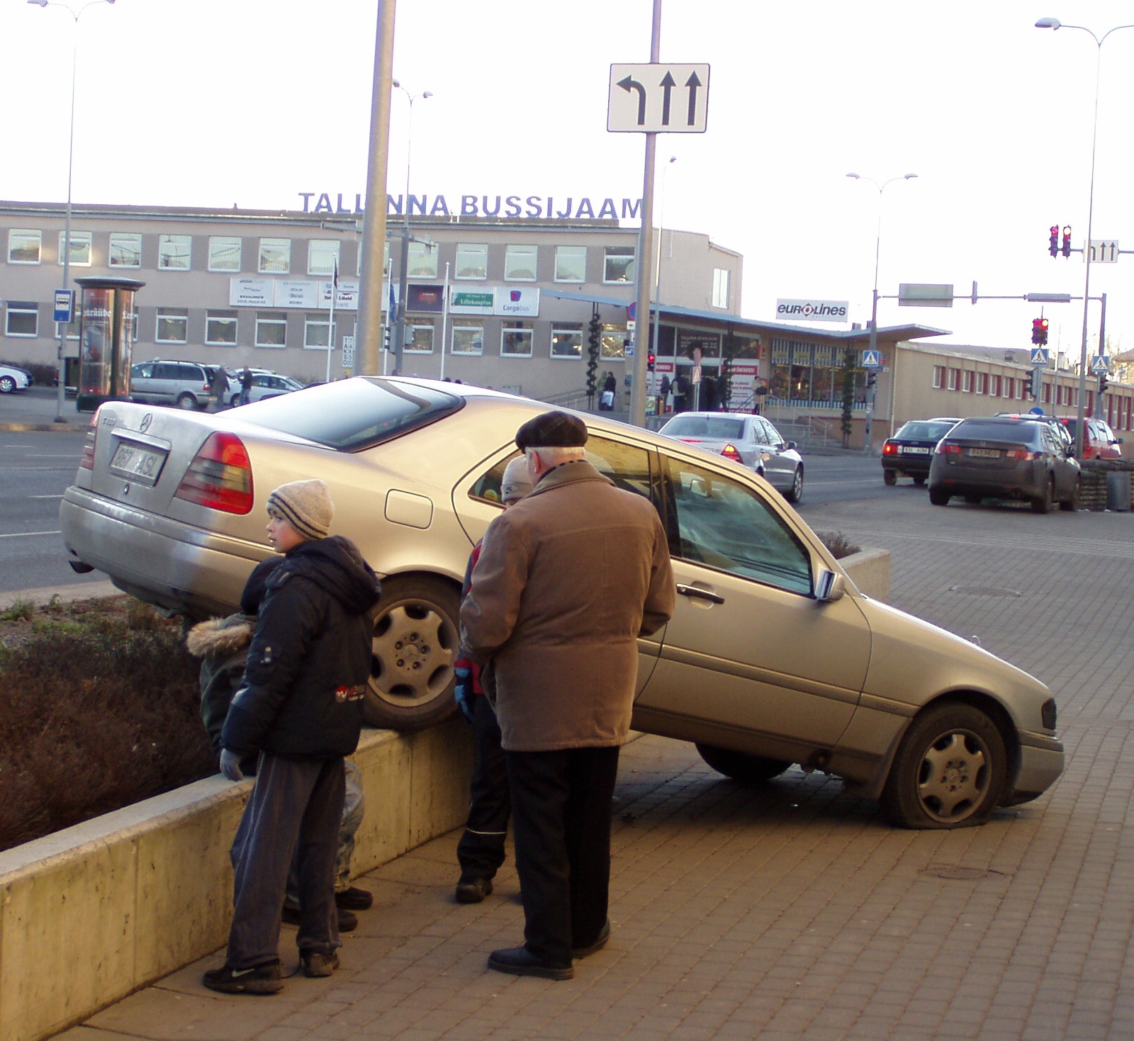 Sedasi pole soovitav oma autot parkida. 14.12.2008 foto Virgo Kruve