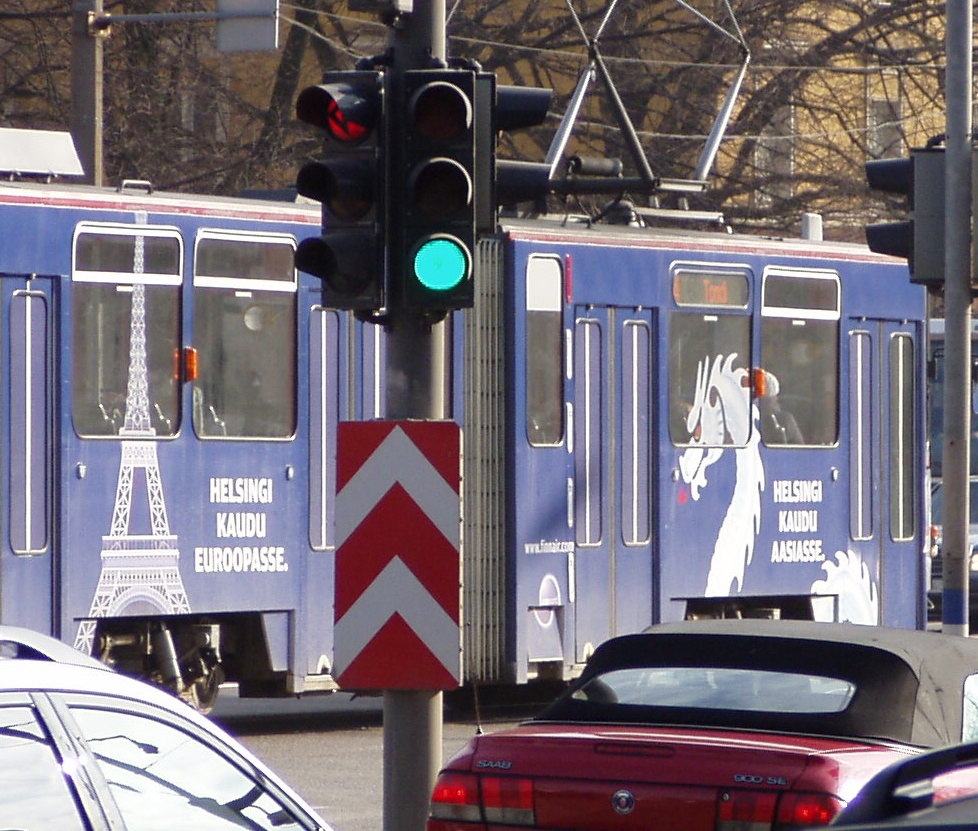 0808779-p3147783-tramm-helsingi-kaudu-aasiasse-foto-virgo-kruve Helsingi kaudu aasiasse. 14. märts 2009 Tallinn Pärnu mnt. Foto Virgo Kruve