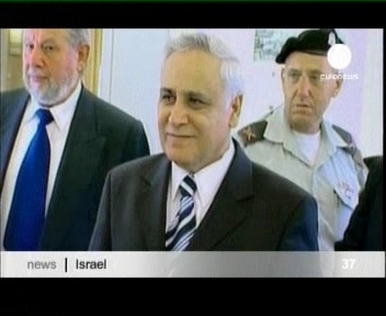 0808786-090309-0334-euron-uudis-iisrael-president-ekraan Moshe Katsav ootab süüdistust mitme naise vägistamises. Foto euronews