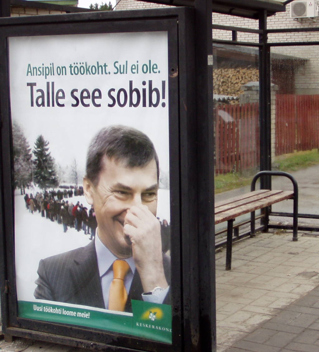 28. aprill 2010 reklaam Andrus Ansip ja temal on töökoht aga sinul ei ole reklaam, taustal puuriit (Rakvere). Foto Virgo Kruve