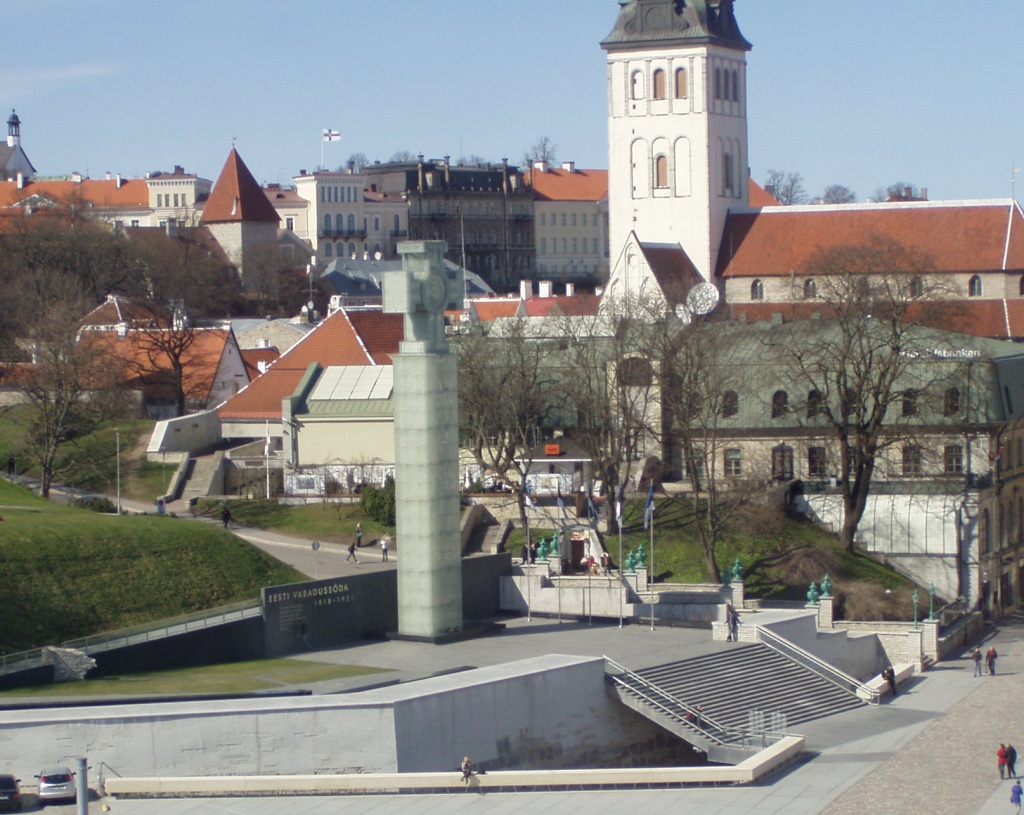 Vabadussõja võidusammas Tallinnas Vabaduse väljaku ääres. Autor Rainer Sternfeld, ehituse juht Aivar Reivik, tellija ja maksja kaitseminister Jaak Aaviksoo. Foto Virgo kruve 28. aprill 2010