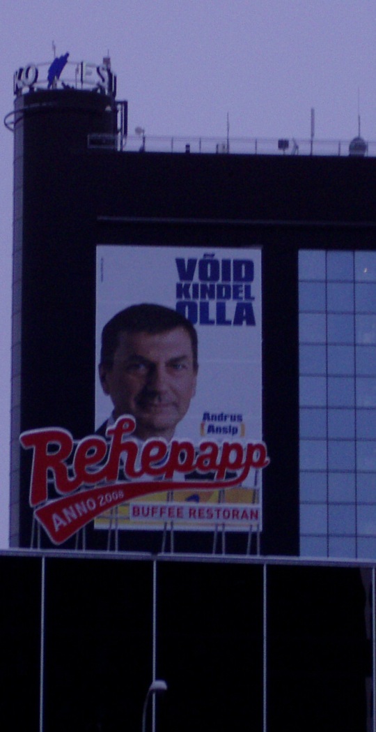 Andrus Ansip "Võid kindel olla", Rehepapp, Tartus 5 korruse kõrguse plakatina. Autori foto 22.01.2011